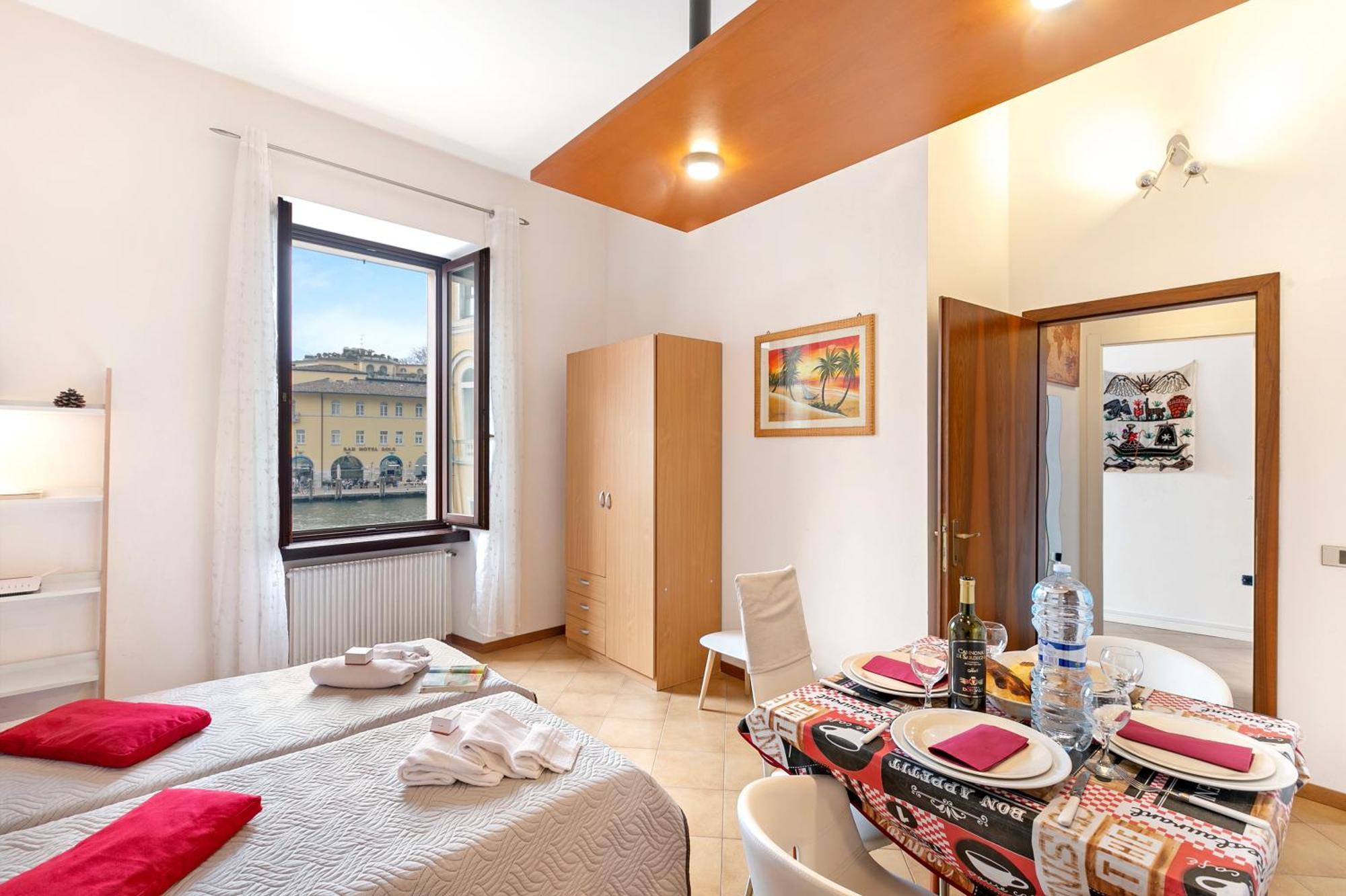 Lake View Historical Center Apartment - Happy Rentals Рива-дель-Гарда Экстерьер фото