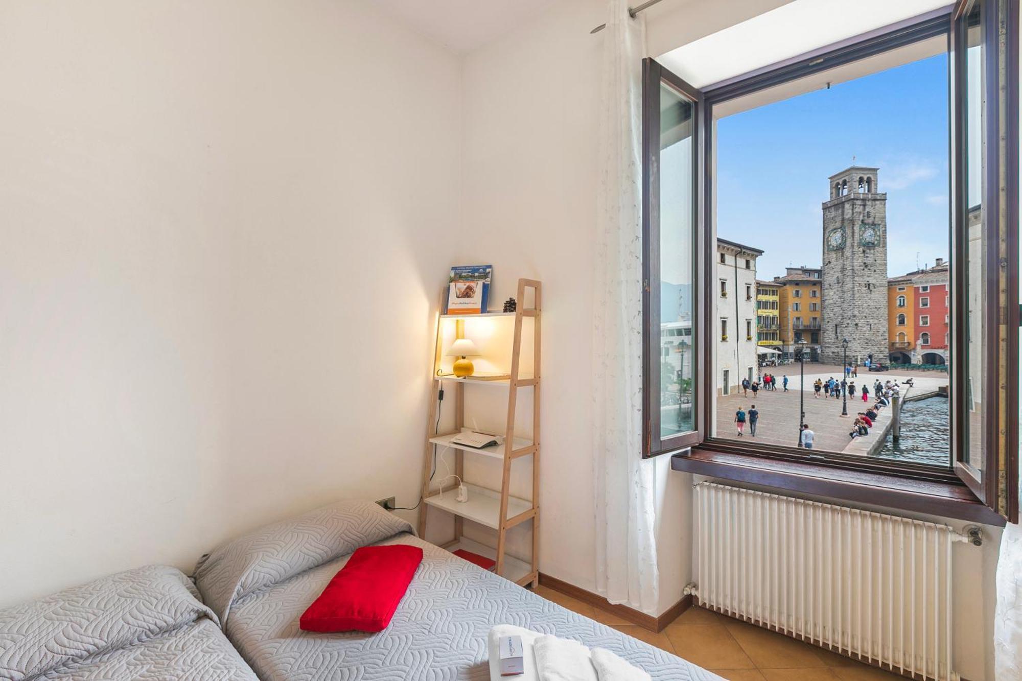 Lake View Historical Center Apartment - Happy Rentals Рива-дель-Гарда Экстерьер фото