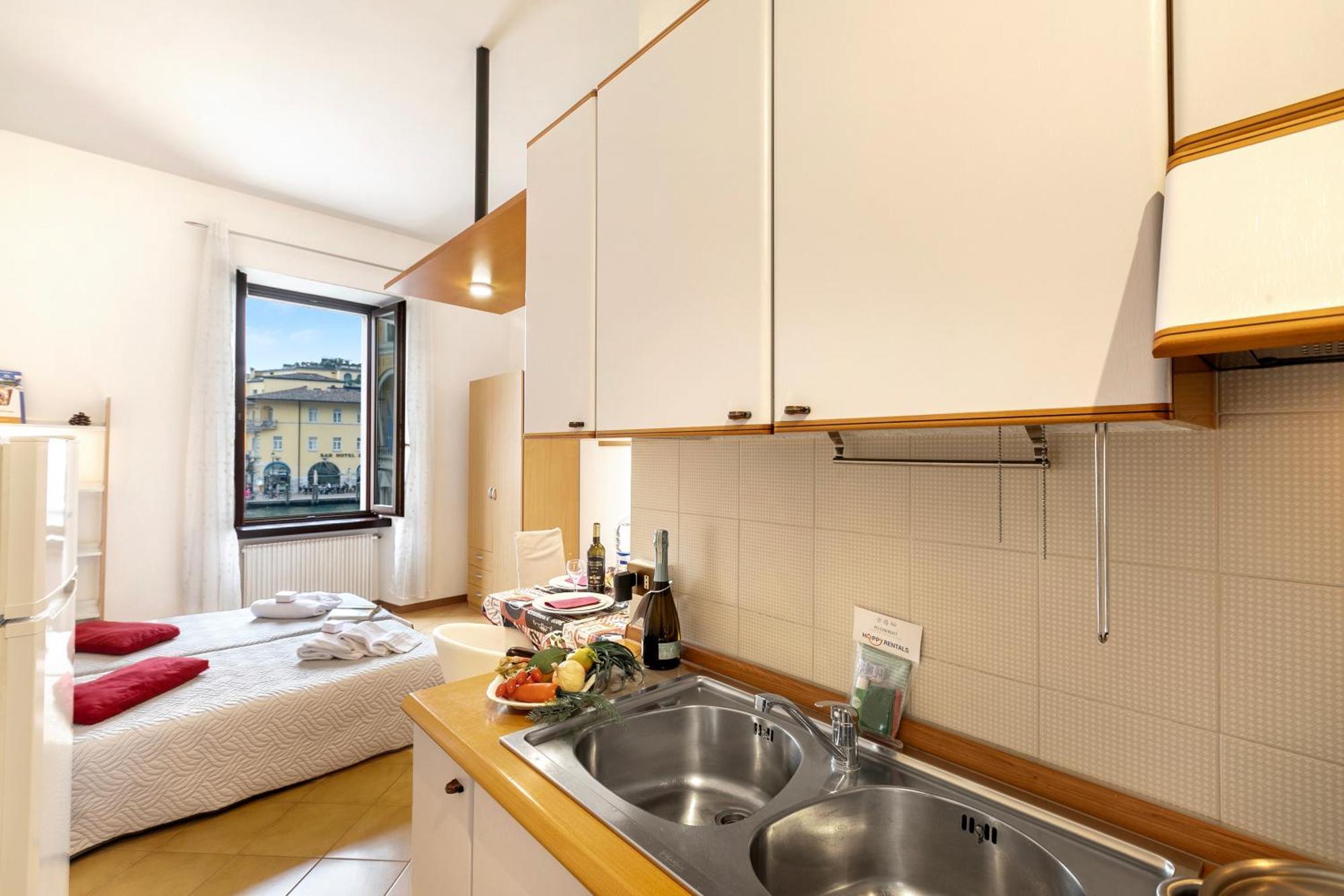 Lake View Historical Center Apartment - Happy Rentals Рива-дель-Гарда Экстерьер фото