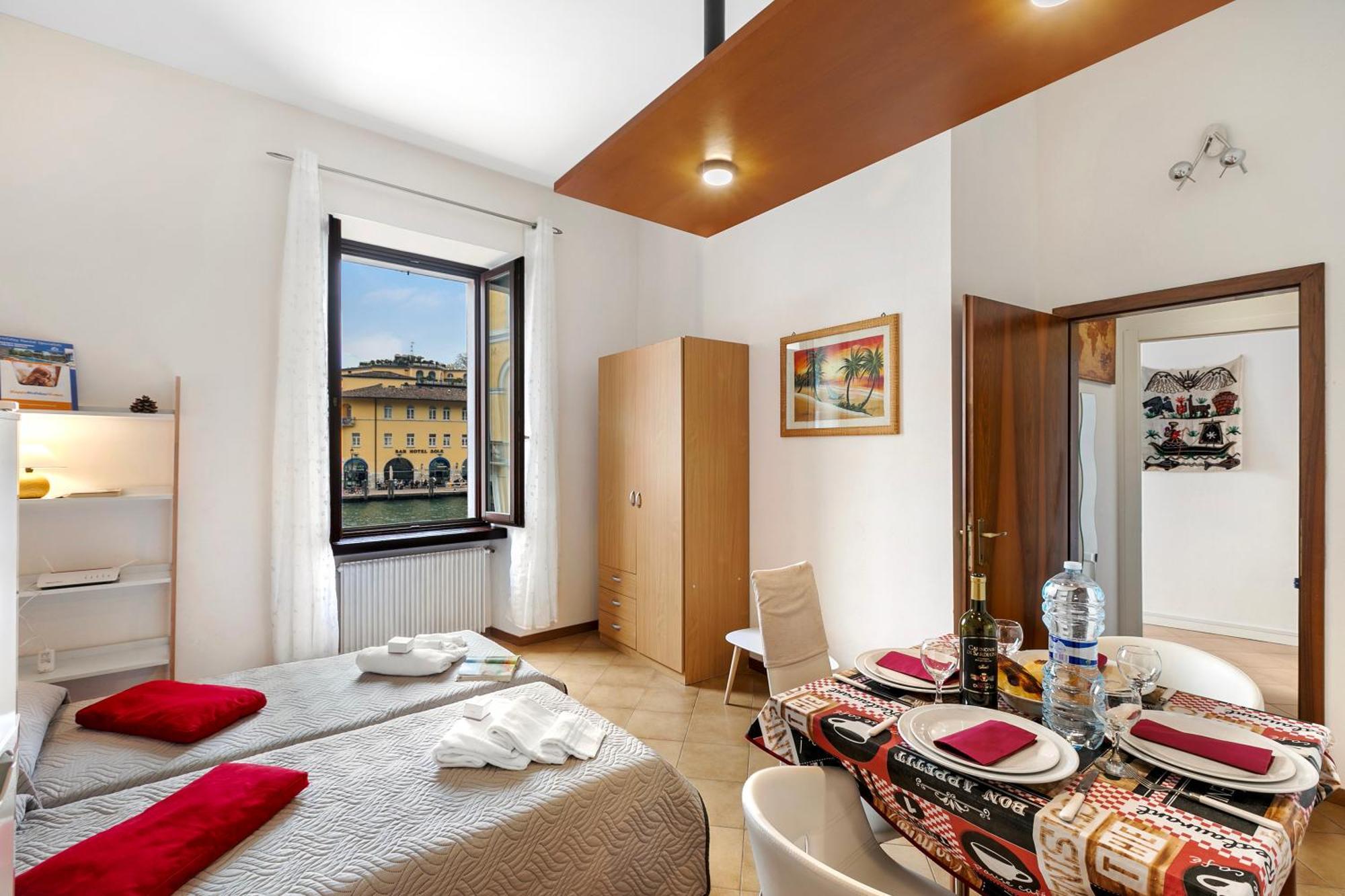 Lake View Historical Center Apartment - Happy Rentals Рива-дель-Гарда Экстерьер фото
