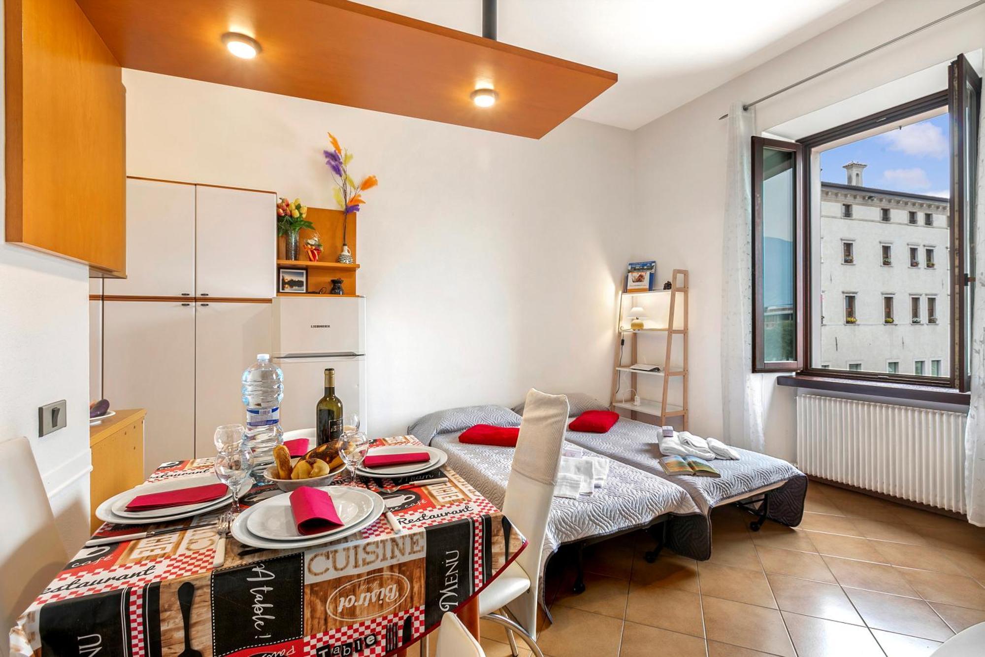 Lake View Historical Center Apartment - Happy Rentals Рива-дель-Гарда Экстерьер фото