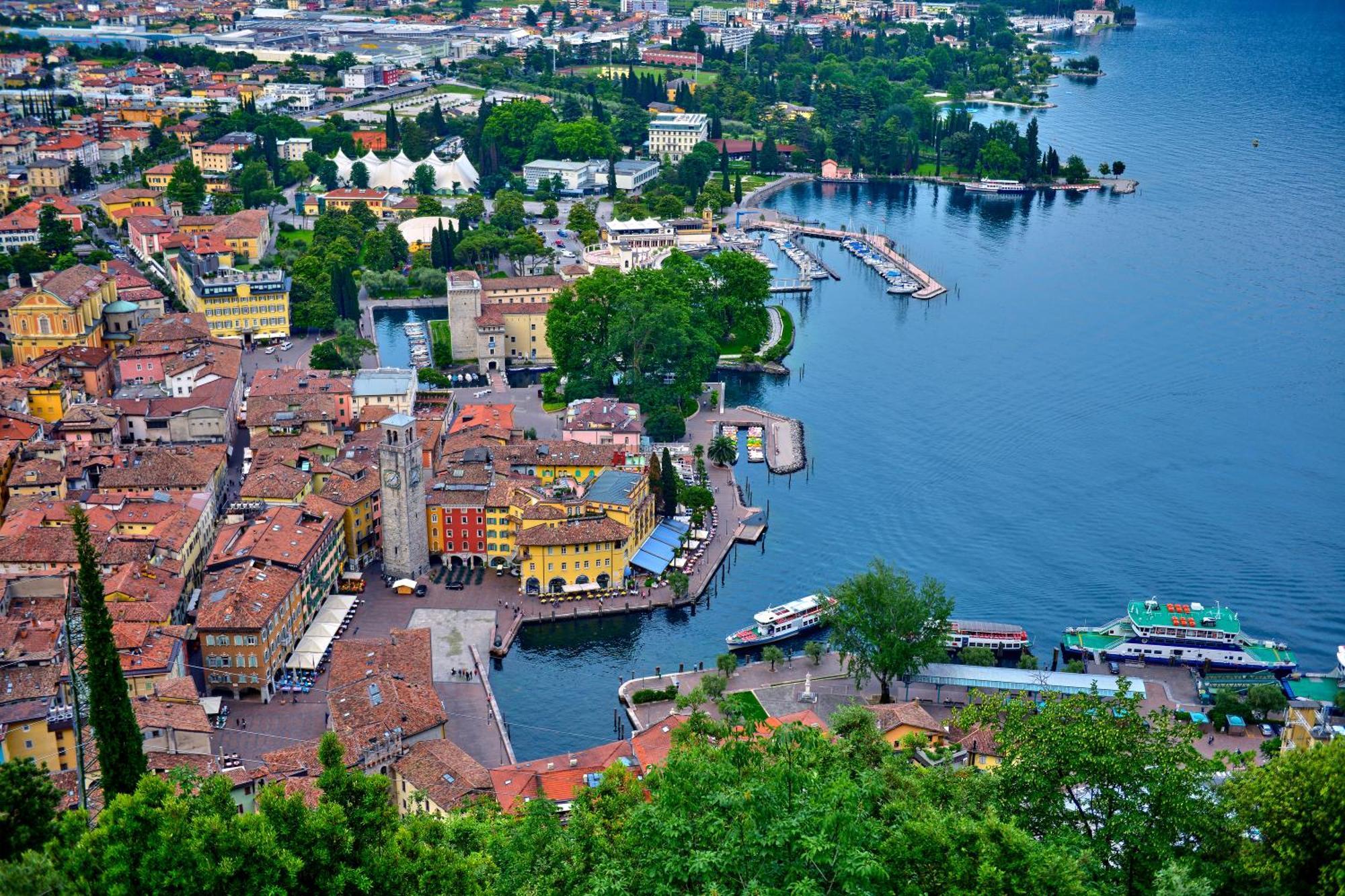 Lake View Historical Center Apartment - Happy Rentals Рива-дель-Гарда Экстерьер фото